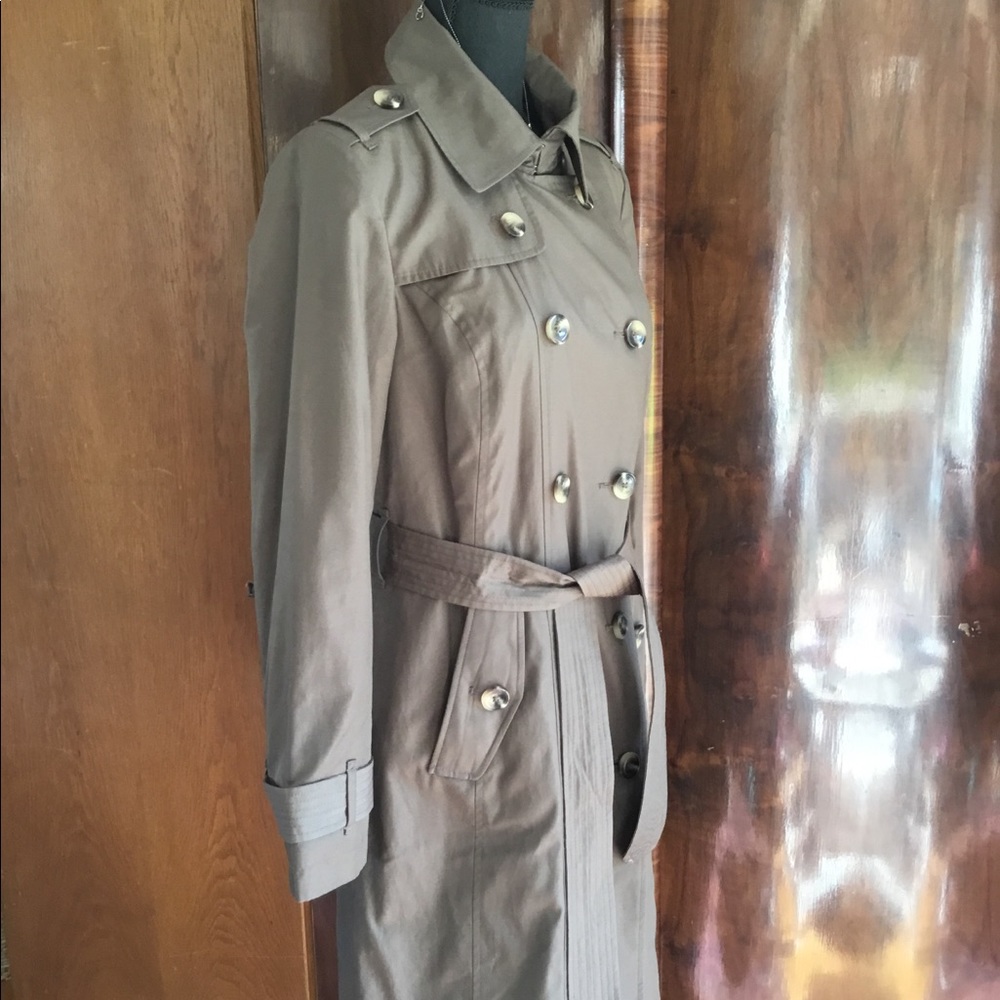 London Fog Trench Coat - Picture 5 of 8